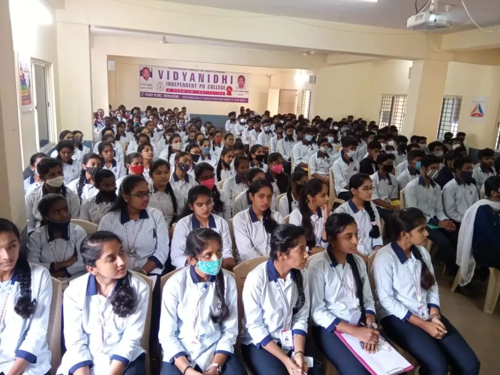 Image of students attending workshop at vidhyavahini PU college